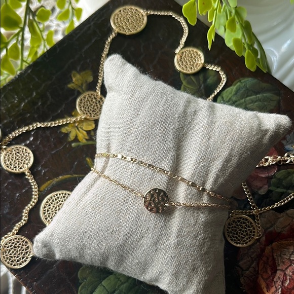 Gold finish Jewelry Set- necklace, bracelets, pendant - Picture 4 of 15